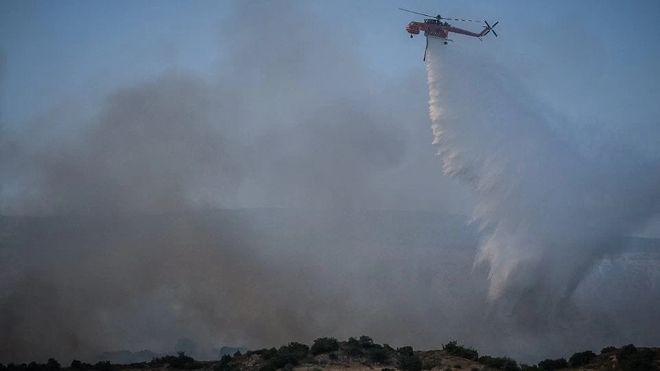 Πύρινα μέτωπα παντού: Μεγάλη φωτιά στα Μέγαρα, απειλούνται σπίτια – Πυρκαγιά & στο Μαρκόπουλο! (upd)